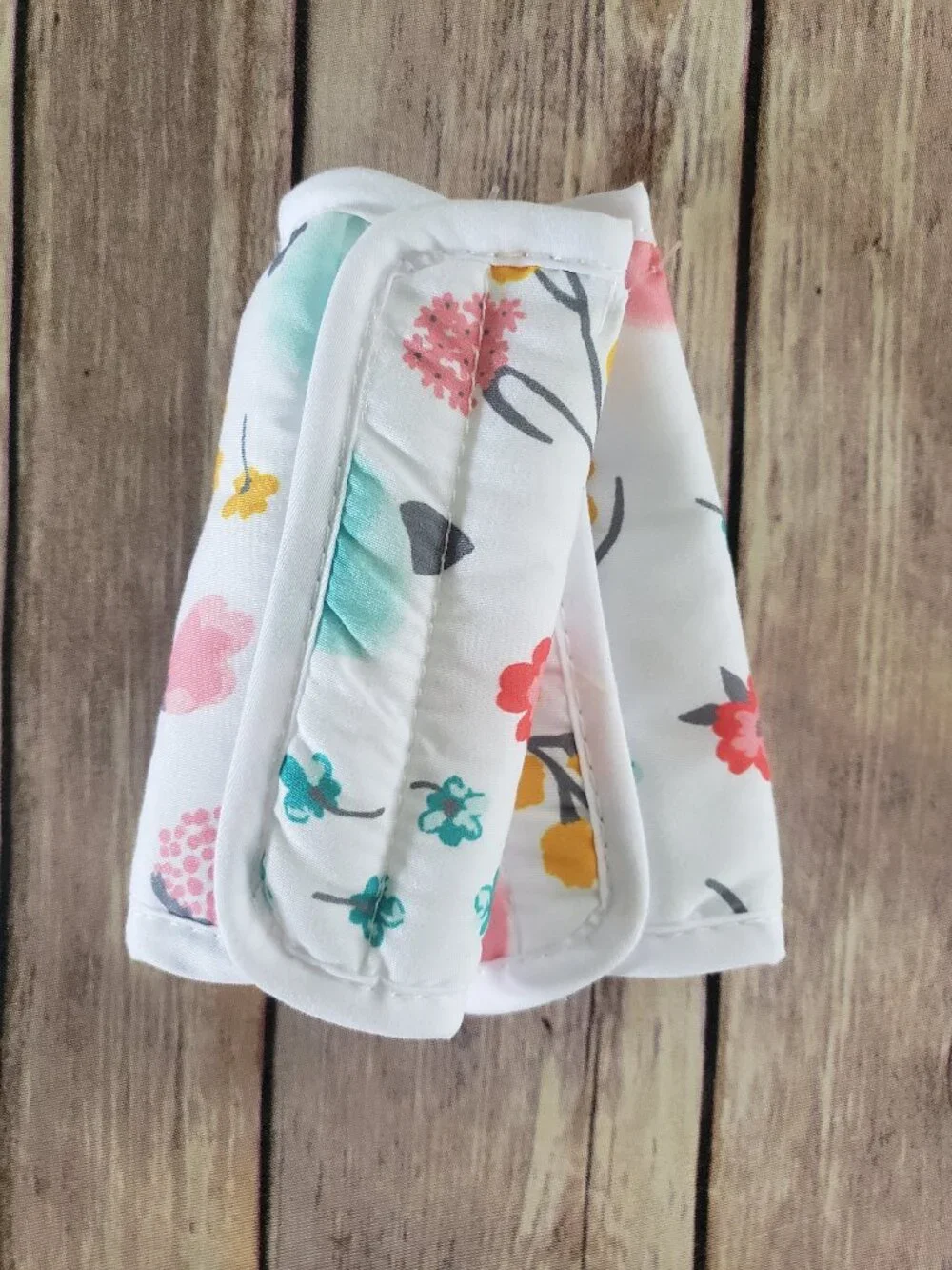 Lot of 6 Cute Fingertip Towels And 2 Seatbelt Covers